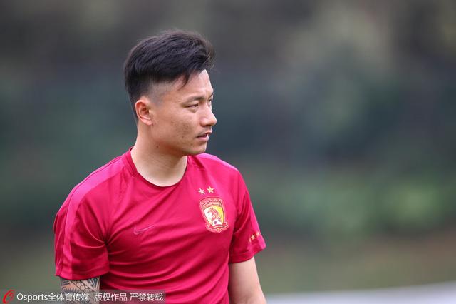 男仆打开双腿让少爷调教微博